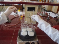 Chemickí riešitelia opäť v laboratóriách