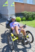 Káčer na bicykli
