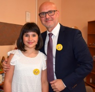 MINISTER ŠKOLSTVA rozdal vysvedčenia