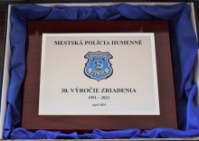 PLAKETA služobne najstarším POLICAJTOM