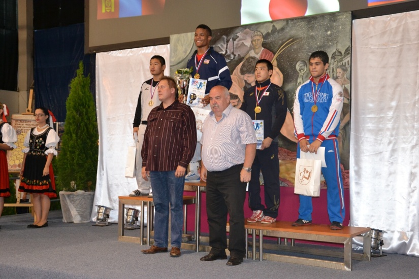 Prezenty dostali aj ocenení športovci počas odovzdávania medailí zástupcami mesta.
