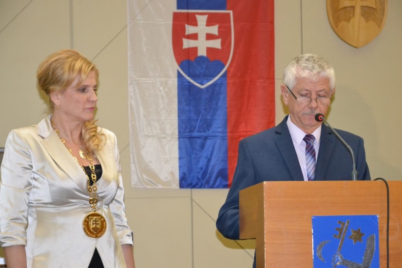 Za poslancov prečítal sľub Ing. Juraj Vaňo