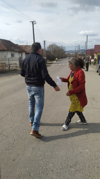 Na Podskalke rúška seniorom