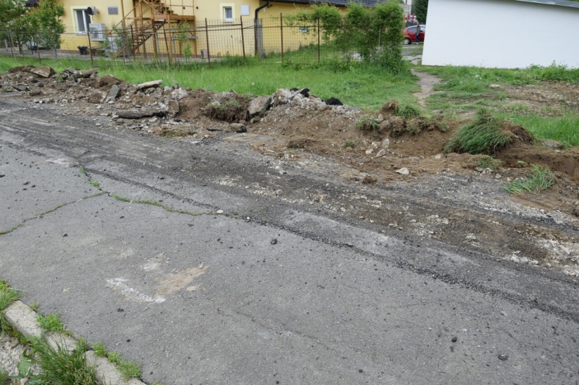Búracie práce asfaltového povrchu a obrubníkov