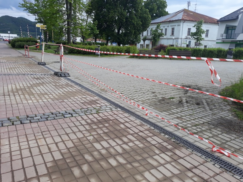 Opravená pravá strana pešej zóny