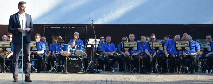 Primátor mesta Miloš Meričko a Mestský dychový orchester Chemlon