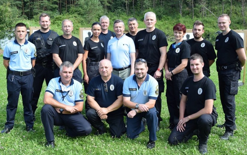 S mestskými policajtmi na streľbách