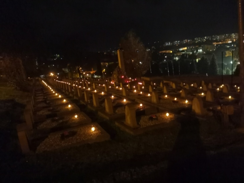 Svieca na každom hrobe osloboditeľa
