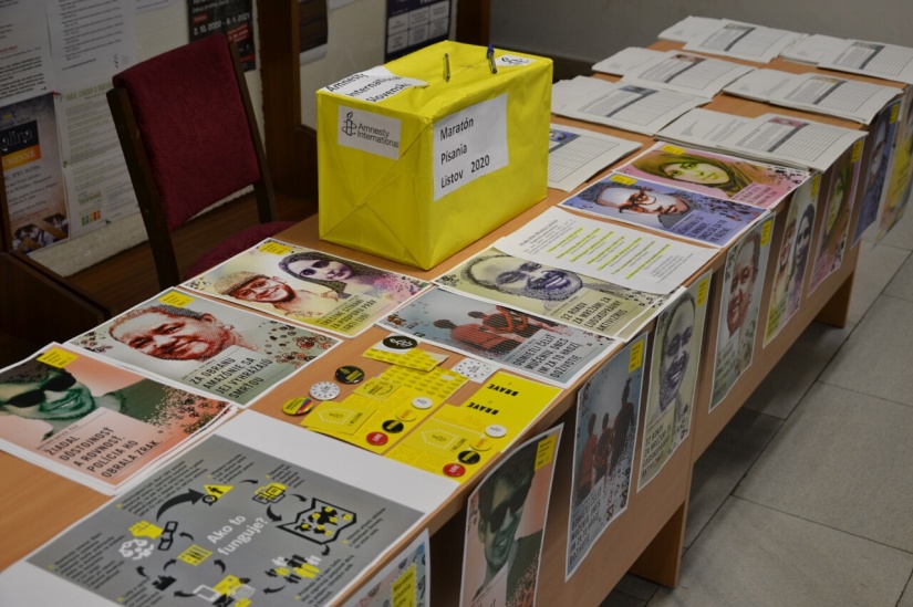 MARATÓN PÍSANIA LISTOV priamo na mestskom úrade
