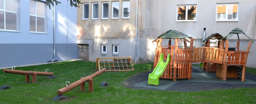 Detské ihrisko v areáli ZŠ Jána Švermu
