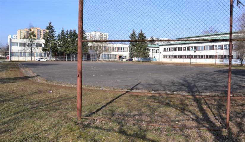 Športový areál ZŠ Laborecká  (marec 2021)
