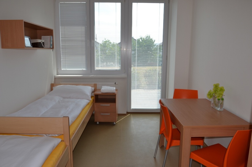 Zariadené izby nábytkom