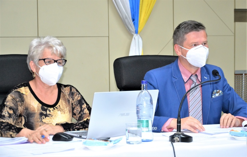 Valéria Kurťáková (prednostka MsÚ Humenné) a Miloš Meričko (primátor mesta)