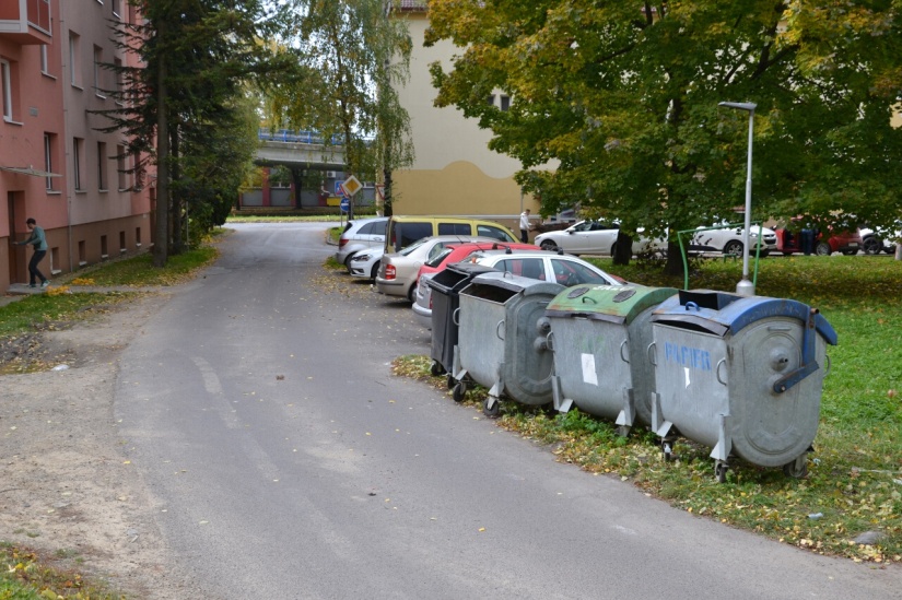Za bytovým domom (Vihorlatská) k nadjazdu