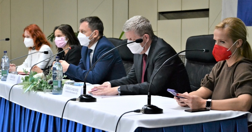 Predseda vlády SR a ministri diskutovali so samosprávami