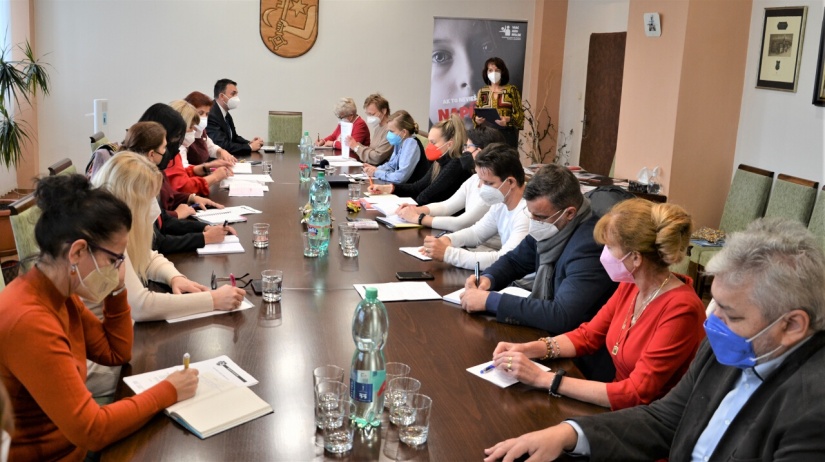 Stretnutie riaditeľov základných škôl, CVČ a ZUŠ v pôsobnosti mesta Humenné
