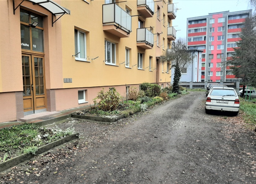 Rekonštrukcia parkovacieho miesta Gorkého ulice