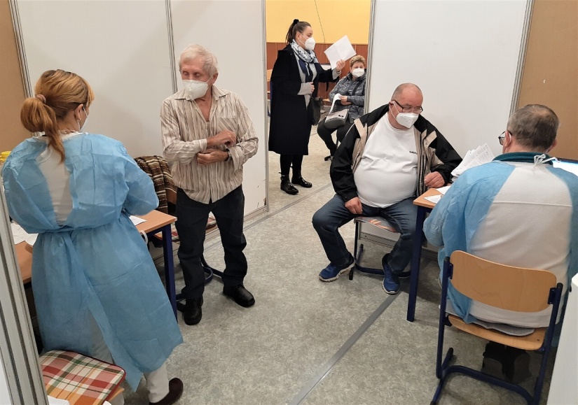 Veľkokapacitné očkovacie centrum (Obchodná akadémia) 21.11.2021