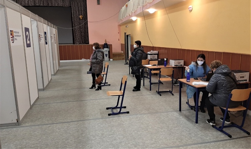 Veľkokapacitné očkovacie centrum (Obchodná akadémia) 21.11.2021
