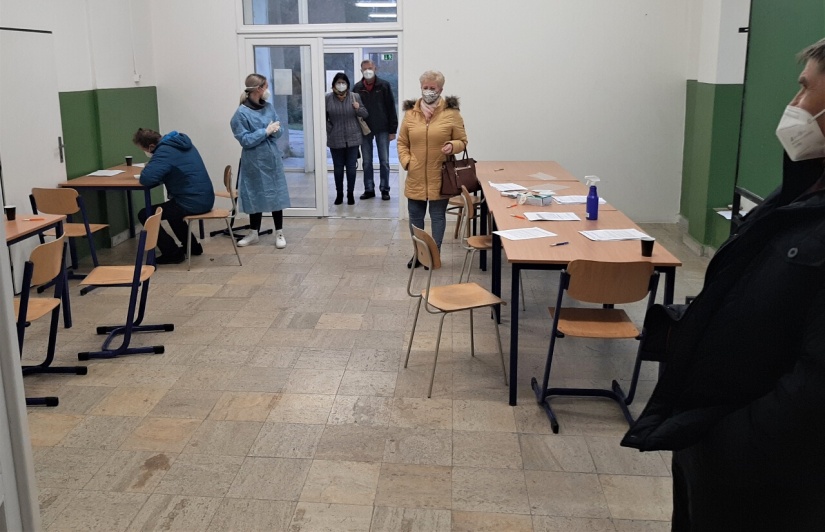 Veľkokapacitné očkovacie centrum (Obchodná akadémia) 21.11.2021