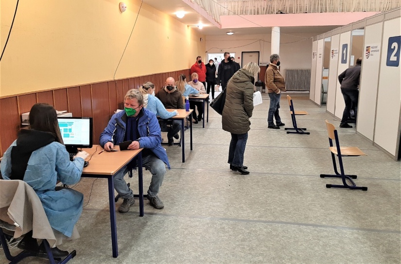 Veľkokapacitné očkovacie centrum (Obchodná akadémia) 19.12.2021