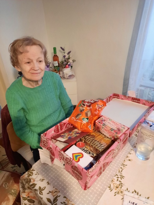Krabičky od topánok plné lásky pre humenských seniorov