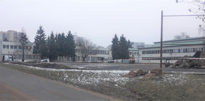 Rekonštrukcia športoviska ZŠ Laborecká (14.1.)