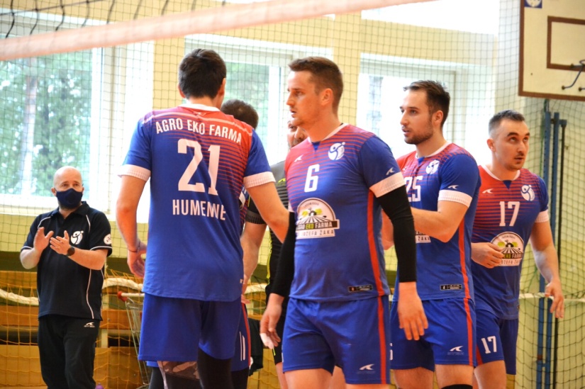 ŠK Gymnázium Humenné - Žilina 3:1 a 3:2. Volejbal v telocvični gymnázia