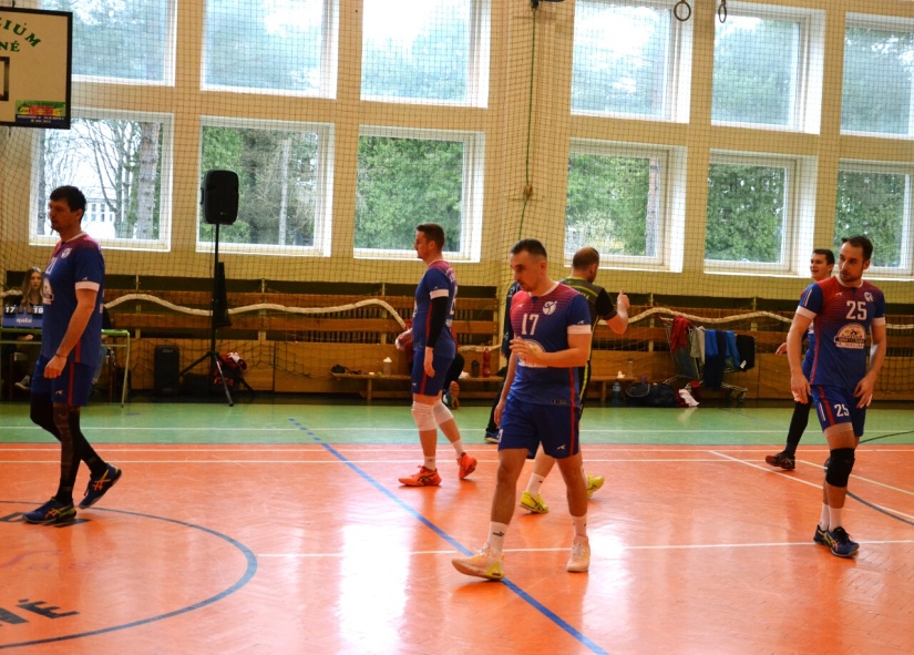 ŠK Gymnázium Humenné - Žilina 3:1 a 3:2. Volejbal v telocvični gymnázia