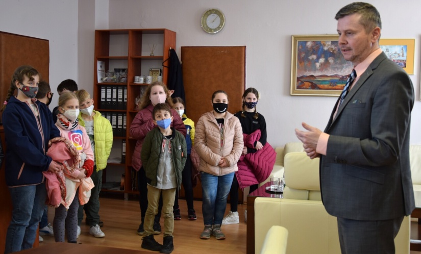 Štvrtáci navštívili primátora mesta Miloša Merička