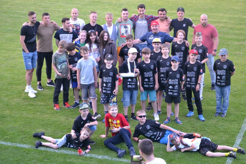 FK Humenné a najmladší fans - humenskí florbalisti