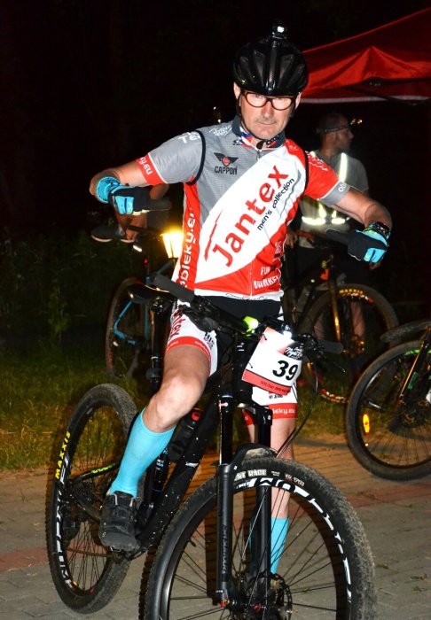 Nočná cyklistická časovka na Hubkovej