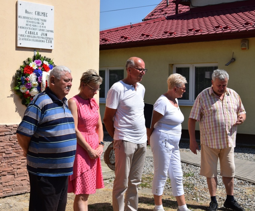 Pietny akt kladenia vencov v obci Chlmec