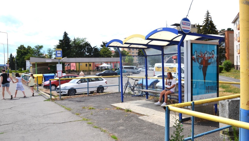 Autobusová zastávka. Výluka smer Snina
