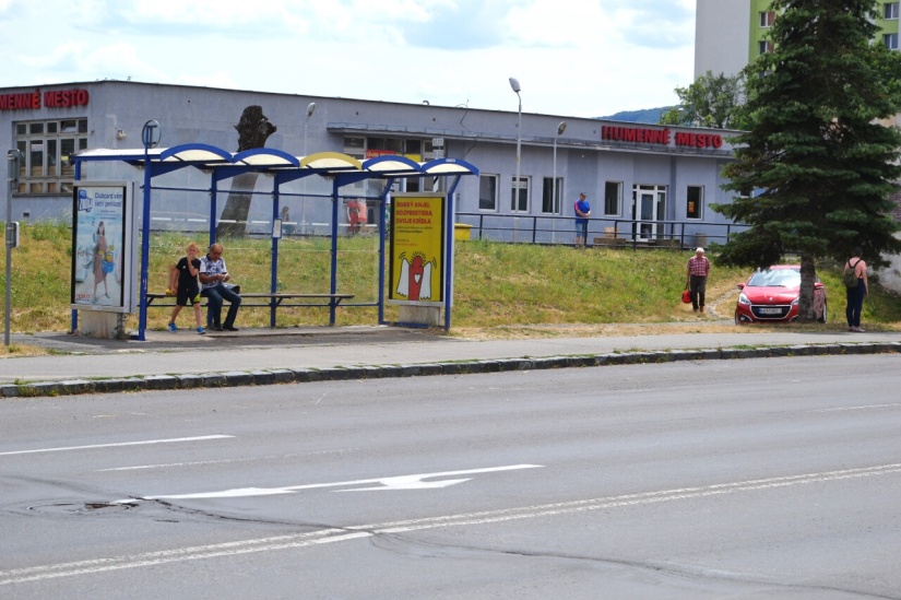 Autobusová zastávka. Výluka smer Medzilaborce