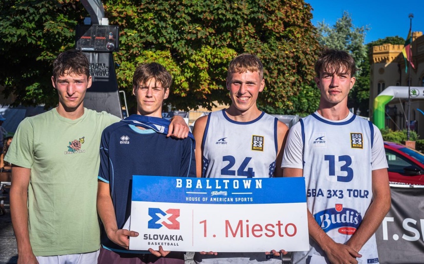 SBA 3x3 Tour 2022 s víťazným puncom pre Jána Balogáča (tretí zľava)