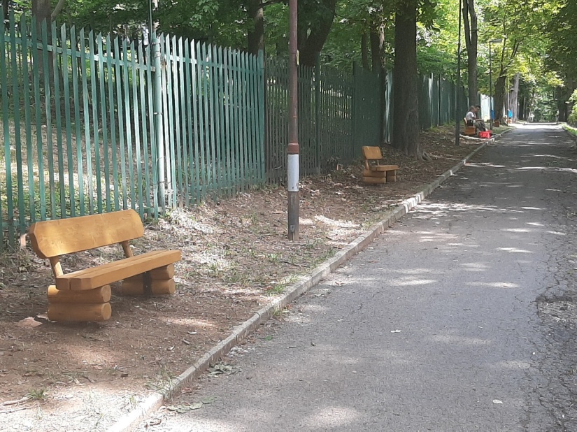„Starú kočovnú cestu Hubková“ obohatilo 15 lavičiek a 3 tabule (pri skanzene)