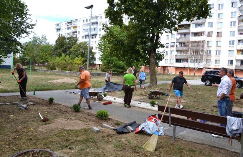 Brigáda na Laboreckej 75 - "Skrášľujem svoje mesto"