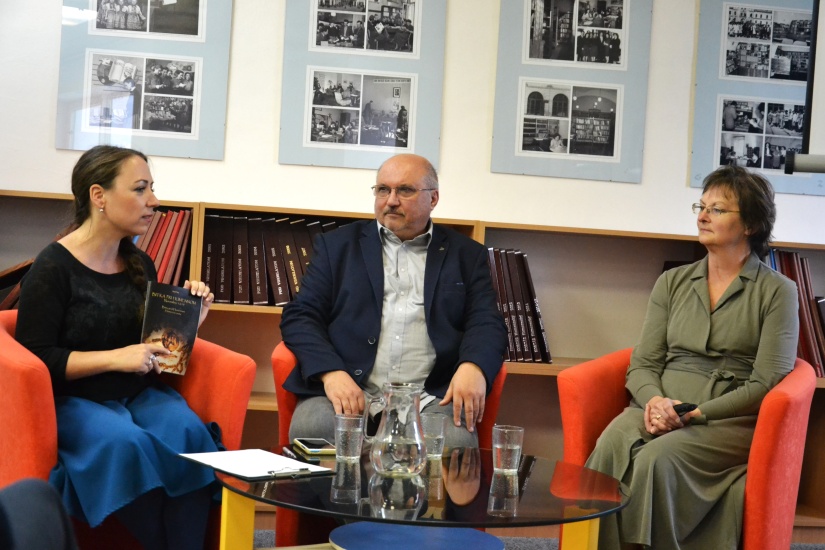 Prezentácia publikácie Bitka pri Humennom. Zľava Zuzana Švecová, Jozef Fury a Iveta Rusňáková