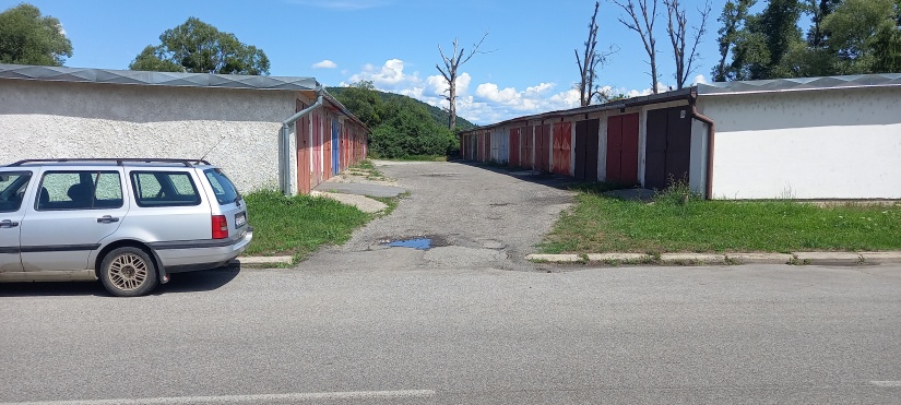 Rekonštrukcia medzigarážových priestorov / Laborecká ul.
