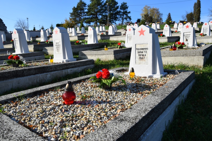 Vojenské hroby na mestskom cintoríne