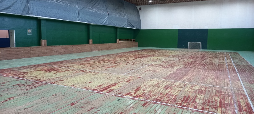 Podlaha telocvične futbalového štadióna v rekonštrukcii