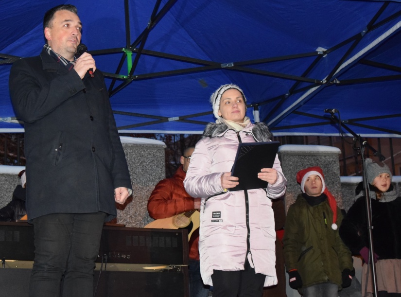 Tretia adventná nedeľa so ZUŠ Mierová, vľavo viceprimátor Ondrej Babjarčík