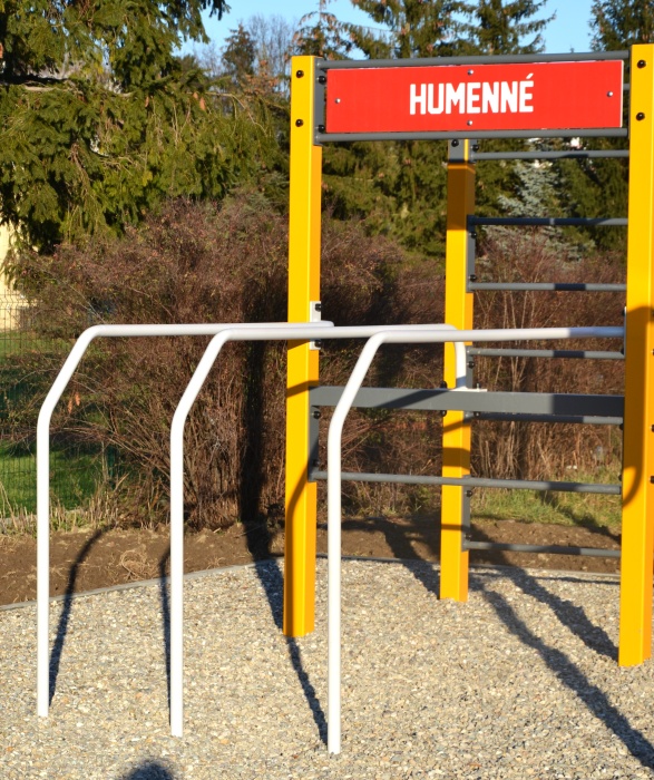 Workoutové ihrisko (pri knižnici)
