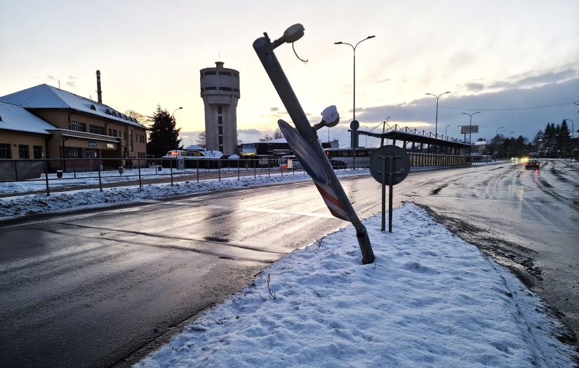 Dopravná nehoda (Staničná - Nemocničná) vypla semafor