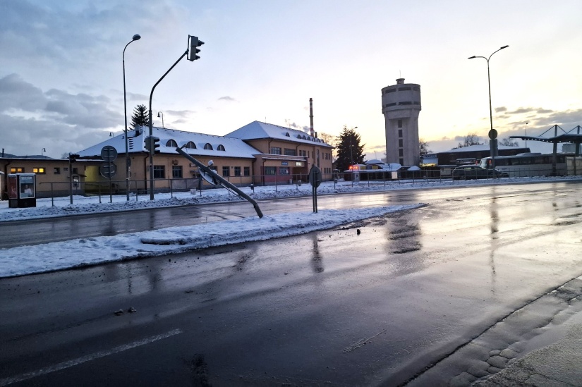 Dopravná nehoda (Staničná - Nemocničná) vypla semafor