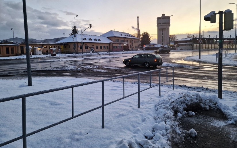 Dopravná nehoda (Staničná - Nemocničná) vypla semafor
