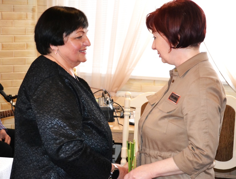 Krst dvojzbierky Viery Čurmovej "Na krídlach anjela. Kvapôčky šťastia"