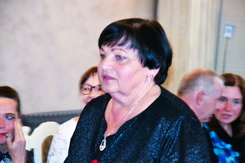 Krst dvojzbierky Viery Čurmovej "Na krídlach anjela. Kvapôčky šťastia"