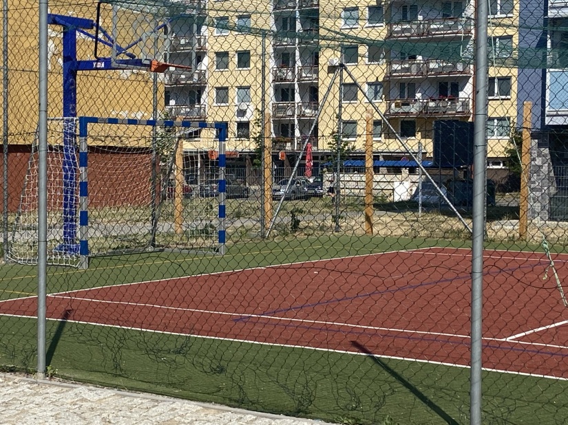Sídlisko pod Sokolejom (zničené oplotenie)